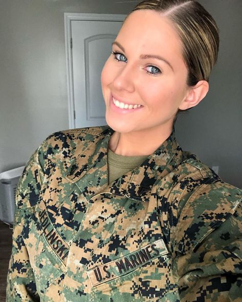 if only i were this happy at work #usmc #ilovethemarinecorpsihatemyjob Us Army Women, Marine Corps Uniforms, Military Woman, Air Force Women, Weight Chart, Happy At Work, Battle Dress, Military Pride, Female Marines