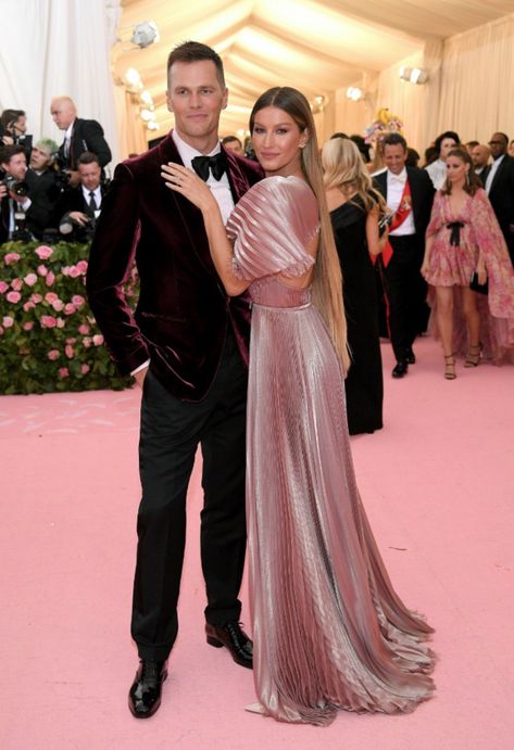 Tom Brady And Gisele, Gala Themes, Kim Kardashian Kanye West, Rachel Brosnahan, Met Gala Red Carpet, Mark Ronson, Pink Carpet, Joan Collins, Joan Smalls