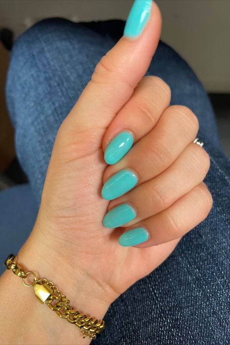 Teal Nail Inspo Short, Ocean Green Nails, Aqua Dip Nails, Fun Solid Color Nails, Teal Colored Nails, Bright Turquoise Nails, Terquas Nails, Torquise Blue Color Nails, Almond Teal Nails