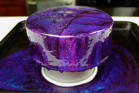 5 Easy Ingredient Mirror Glaze Easy Mirror Glaze Recipe, Mirror Glaze Recipe, Mirror Glaze Cake Recipes, Purple Cake, Galaxy Cake, Mirror Glaze Cake, Mirror Cake, Burnt Sugar, Brownie Desserts