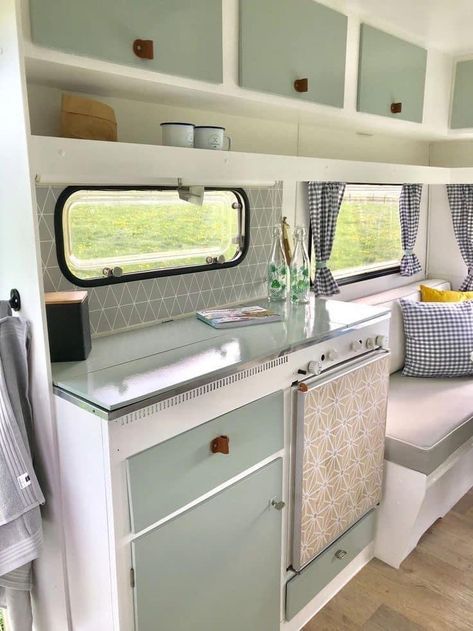 Corvair Van, Caravan Renovation Diy, Caravan Interior Makeover, Vintage Caravan Interiors, Caravan Vintage, Camper Vintage, Glamper Camper, Vintage Camper Interior, Kombi Motorhome