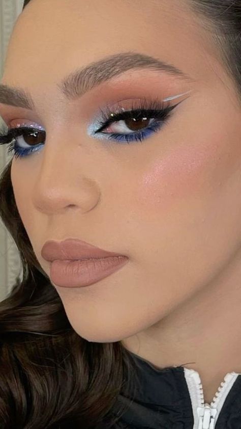 Royal Blue Makeup Looks, Eye Makeup Guide, Makeup Ojos, Party Makeup Looks, Event Makeup, Swag Makeup, Makeup Spray, Ethereal Makeup, Makeup Transformation