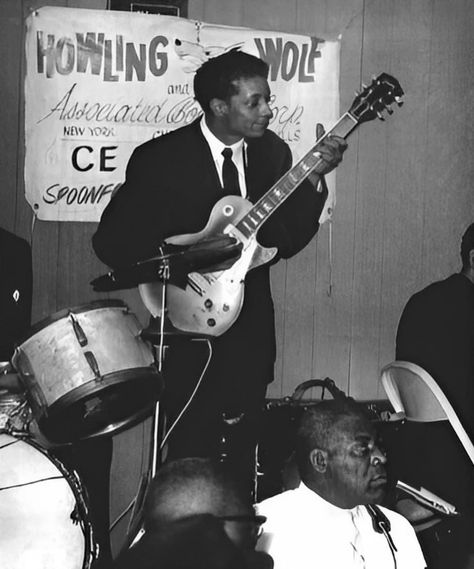 Hubert Sumlin & Howlin Wolf Hubert Sumlin, Howlin Wolf, Old Internet, Good Music, You Never, Chicago, Historical Figures, Internet, Energy