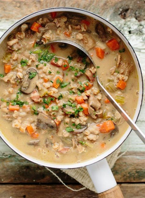 Ina Garten's Wild Mushroom & Farro Soup. Need recipes and ideas for simple and easy weeknight dinners and meals to make on the stovetop in one pan or pot? You'll love this comforting food, perfect for cold weather. Easy to make vegetarian or vegan. Farrow Soup Recipes, Fall Lunches, Mushroom Farro, Lunches Recipes, Farro Soup, Vegetarian Dinner Party, Farro Recipes, Hearty Soup Recipes, Cozy Soup