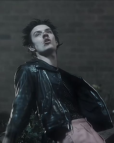 Sid Vicious Louis Partridge, Punk Core Aesthetic, Louis Partridge Sid Vicious, Punk Boy Aesthetic, Punk Boyfriend, Baby Joker, Gothic Boy, Punk Boy, Louis Partridge