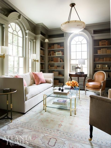 A 1920s Jewel Box by Suzanne Kasler - The Glam Pad Suzanne Kasler, Atlanta Homes, Living Room Mirrors, Traditional Interior, A Living Room, Formal Living Rooms, Traditional House, Home Interior, Habitat