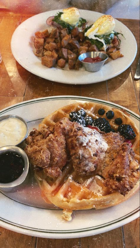 Picture of chicken and waffles and eggs Benedict in Dallas, Texas Brunch In Dallas Texas, Vacation Food Ideas Meals, Things To Do In Dallas Texas, Vacation Food Ideas, Dallas Texas Aesthetic, Bishop Arts District Dallas, Dallas Aesthetic, Roadtrip Aesthetic, Roadtrip Ideas