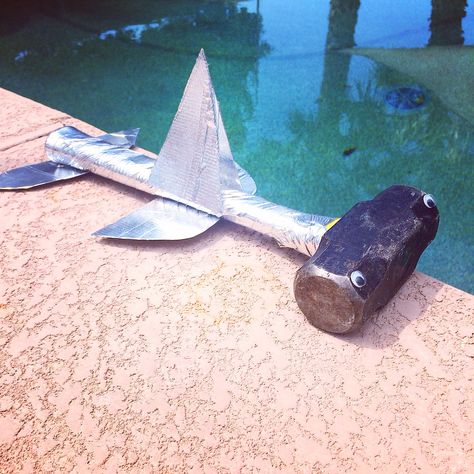 Hammerhead shark craft using a real hammer. Perfect for shark week! Hammerhead Shark Cardboard, Hammerhead Shark Craft, Shark Crafts For Kids, Hammer Shark, Shark Crafts, Shark Things, Silly Fish, Craft Cardboard, Shark Craft