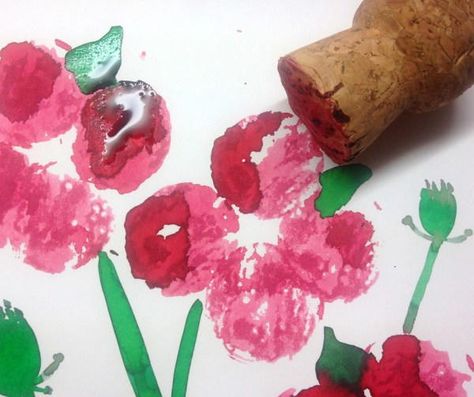 Poppy Wine Cork Painting - This painting ideas is the perfect rainy day kids activity. Paper Plate Poppy Craft, Cork Painting, Watercolour Easy, Poppy Crafts, Poppy Craft For Kids, Veterans Day Poppy, Remembrance Day Activities, Remembrance Day Art, Poppy Craft