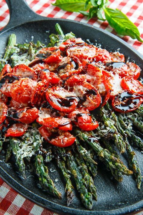 Balsamic Parmesan Roasted Asparagus and Tomatoes Healthy Asparagus Recipes, Bacon Tomato Pasta, Parmesan Roasted Asparagus, Healthy Asparagus, Asparagus And Tomatoes, Eggs In Tomato Sauce, Parmesan Tomatoes, Baked Parmesan Tomatoes, Tomato Pasta Salad