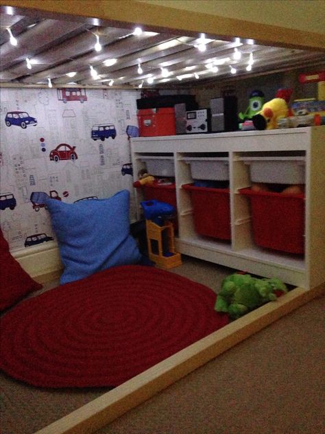 End storage under loft bed Lakers Bedroom, Under Loft Bed Ideas, Under Loft Bed, Kura Bed Hack, Diy Storage Bed, Ikea Kura Bed, Superhero Bedroom, Kura Bed, Ikea Kura