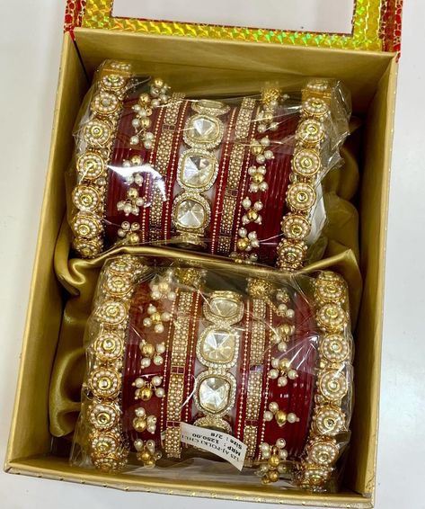 Bridal Bangle Set Indian, Chura Bridal Punjabi Bride, Chooda Designs Brides, Bridal Chooda Designs, Choora Designs, Bridal Chooda, Latest Bridal Makeup, Punjabi Jewelry, Music Supplies