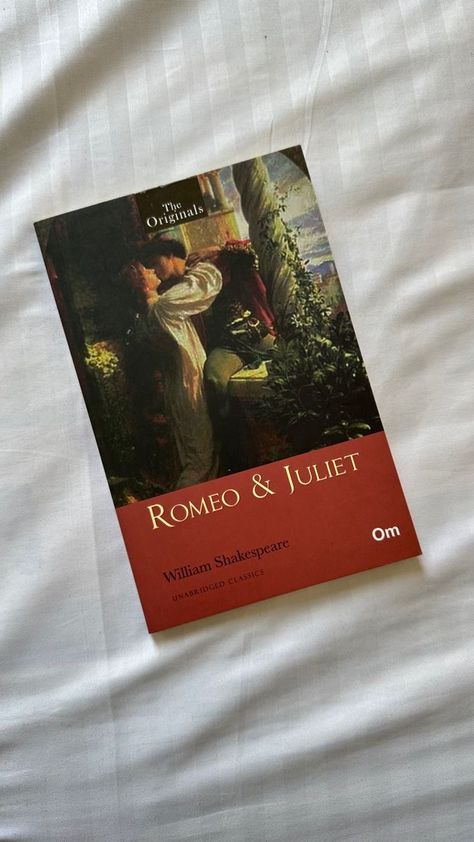 new moon twilight Romeo And Juliet Book Aesthetic, Romeo And Juliet Book, New Moon Twilight, Books 2024, Book Wishlist, Books Cover, Classic Romance, Unread Books, Book Recs