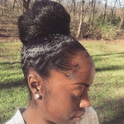 High Bun Natural Hair, Bun Natural Hair, Wool Hairstyles, Hairstyle Professional, Faux Bun, Brazilian Wool, Black Hair Bun, Knot Hairstyles, Relaxed Hairstyles