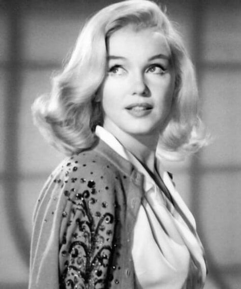 classic hollywood marilyn monroe shoulder length hairstyles Hair Test, The Misfits, Joe Dimaggio, Jean Harlow, Richard Avedon, Marilyn Monroe Photos, Norma Jean, Actrices Hollywood, Norma Jeane