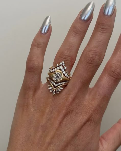 Maggi Simpkins on Instagram: "Some stacks I’ve been loving lately 🤍" Ring Finger Stack, Silver Ring Stack Wedding, Cool Girl Wedding Ring, Vintage Wedding Ring Stack, Mixed Metal Wedding Stack, Silver Wedding Ring Stack, Maggi Simpkins, Wedding Ring Stack, Engagement Ring Stack