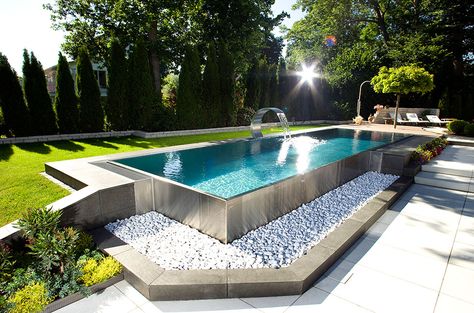 We assure the best Stainless Steel Swimming Pool solutions for you at unbeatable prices. Our experts will offer you overwhelming solutions that will best suit your requirements. Piscina Terrazzo, Overflow Pool, Ideas De Piscina, Moderne Pools, Piscina Interior, Swimming Pool Construction, Residential Pool, Pool Finishes, Luxury Swimming Pools