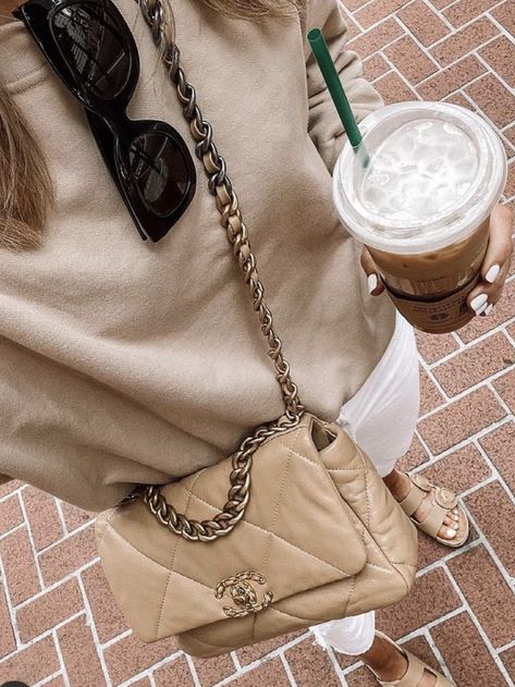 Beige Chanel Bag, Chanel Bag Outfit, Chanel 19 Bag, Jackson Instagram, Birkenstock Style, Lawyer Fashion, Chanel Jumbo, Beige Handbags, Chanel 19