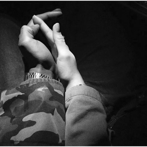 Army Boyfriend, Military Boyfriend, Army Love Photography, Soldier Love, Army Couple Pictures, Military Aesthetic, Military Couples, Army Couple, Military Love