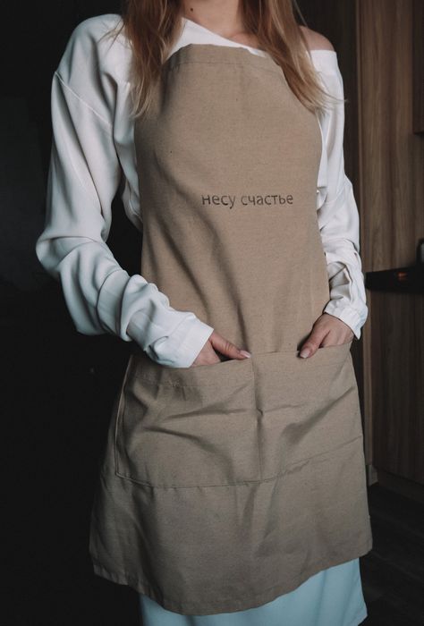 Artist Apron Aesthetic, Work Uniforms Aesthetic, Cafe Apron Aesthetic, Apron Aesthetic Cooking, Cafe Uniform Aesthetic, Apron Aesthetic, Cooking Uniform, Aesthetic Apron, Cafe Uniform