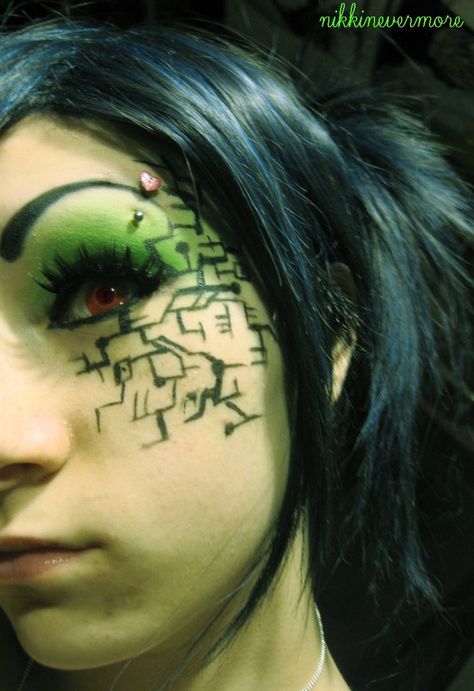 Circuit eye makeup. Cyberpunk Makeup, Futuristic Makeup, Makeup Tumblr, Make Up Ideas, Best Tattoos For Women, Rave Makeup, Theatrical Makeup, Amazing Makeup, Art Student