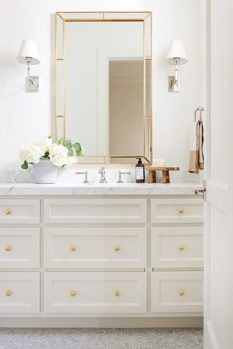 California Traditional Home Tour - Studio McGee Mixing Metals, Bad Inspiration, Boho Bathroom, Bathroom Trends, Traditional Bathroom, Bath Remodel, Guest Bathroom, White Bathroom, White Cabinets