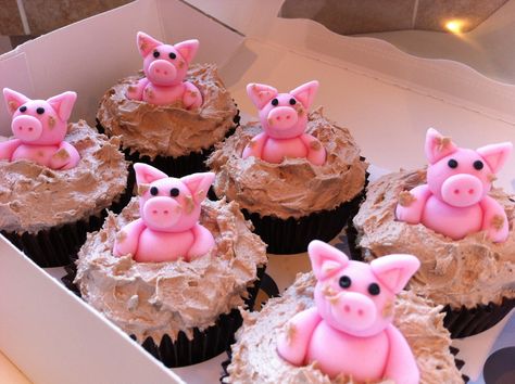 Pigs in mud.......... Mud Cupcakes, Pig In Mud, Cupcake In A Cup, Bday Cake, Bakery Cakes, Aesthetic Food, Pigs, Cupcake Cakes, Cupcake