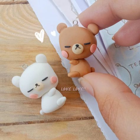 Clay / Resin charms on Instagram: “✨Magnetic bears.!!!!!!!( ◜‿◝ )♡✨ Is it just me that whenever I use white clay thee are black dust 🖤and whenever I use black/brown clay…” Bear Clay Charm, Super Clay Ideas, Clay Charm Ideas, Super Clay Art, Cute Clay Charms, Polymer Clay Bear, Paper Bouquet Diy, Bear Clay, Clay Bear