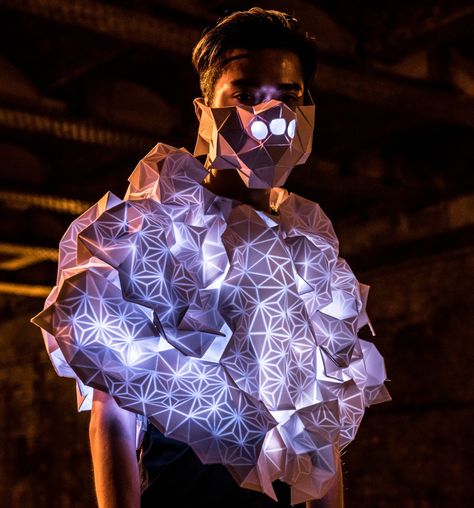 How wearable technology could change the way we think about air pollution - The Washington Post Ramp Ideas, Textile Installation, Textile Technology, Manchester Piccadilly, 3d Mapping, Smart Fashion, Up Costume, Technology Fashion, Wearable Tech