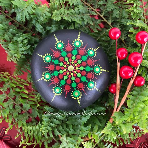 Christmas Dotting, Xmas Paintings, Christmas Mandalas, Winter Rocks, Mandala Christmas, Christmas Rocks, Christmas Mandala, Mermaid Christmas, Mandala Painted Rocks