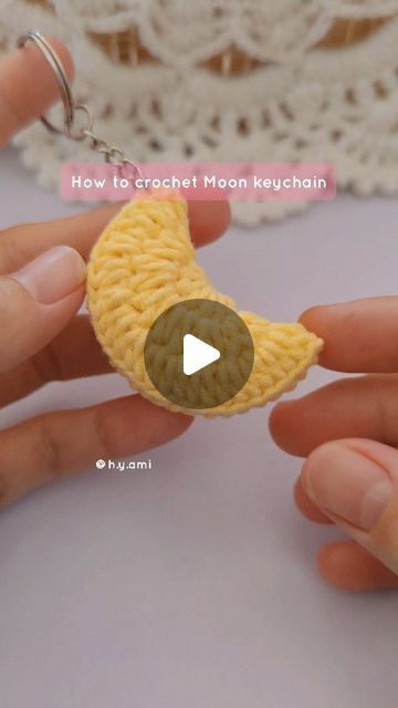 Crochet Moon Keychain, Crochet Moon, Moon Crochet, Moon Keychain, Couples Keychains, Crochet Keychain, Diy Keychain, Crochet Videos, Crochet Basics