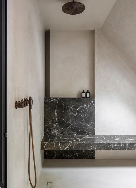 Restroom Design, Shower Bench, Bathroom Design Inspiration, Shower Niche, Minimalist Bathroom, Marble Bathroom, Shower Design, Bathroom Toilets, Apartment Interior