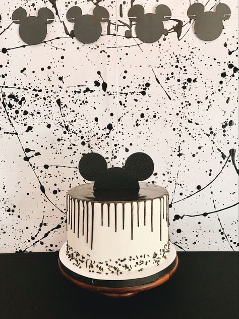 Mickey Mouse Birthday Cake For Adults, Mickey Mouse Cake For Adults, Simple Mickey Cake, Mickey Mouse Black And White Cake, Mickey Mouse Birthday Modern, Modern Mickey Mouse Cake, Classic Mickey Mouse Birthday, Simple Mickey Mouse Cake, Mickey Smash Cake