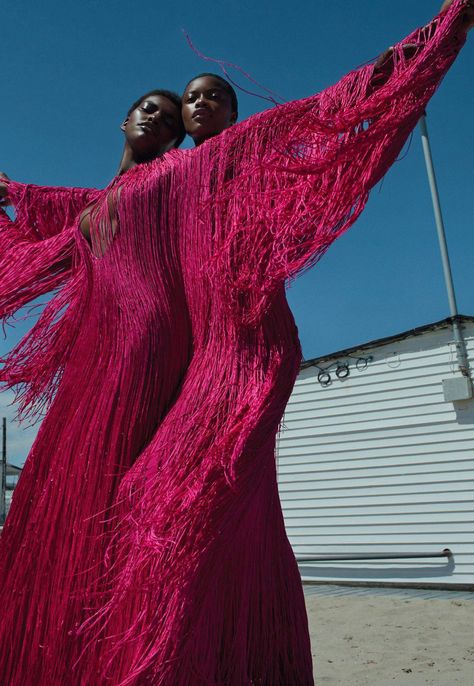 The blog formerly known as leahcultice Twins Editorial, Txema Yeste, Mert And Marcus, Twin Models, Twins Fashion, Vogue Spain, Queen Fashion, Great Fashion, Fringe Dress