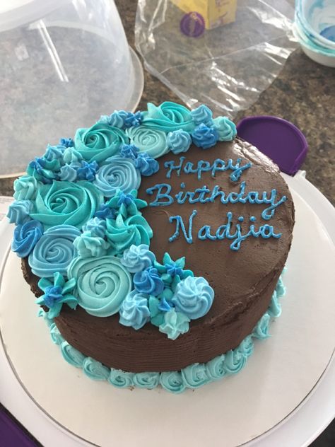 Birthday Cake With Blue Flowers, Chocolate Cake With Blue Decorations, Blue Frosted Cake, Blue Flower Cake Ideas, Chocolate Cake With Fresh Flowers, Chocolate Cake Fresh Flowers, Blue Frosting, Floral Cakes, Dads Birthday