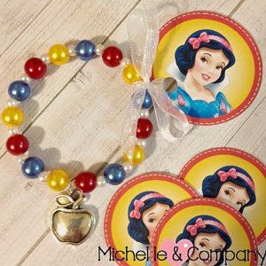 Apple Birthday Party, Slumber Party Favors, Kids Bead Bracelet, Snow White Apple, Apple Birthday, Snow White Birthday Party, Jewels Diy, Bracelet Party, White Apple