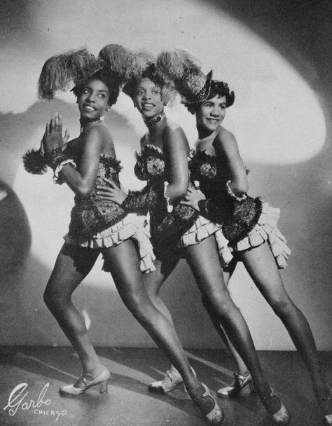 A girl act from the Harlem in Havana revue, 1940s 20s Jazz Club, Harlem Renessaince, 1940s Cabaret, Jazz 1920s Vintage Photos, 1940s Aesthetic, Dance Theater Of Harlem, Feminine Black Women, Burlesque Fashion, Burlesque Costume