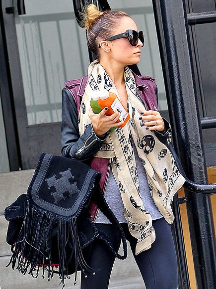 Alexander Mcqueen scarf Mcqueen Scarf, Nicole Richie Style, Nicole Richie, New Fashion Trends, Style Crush, Her Style, Chic Style, Style Me, Celebrity Style