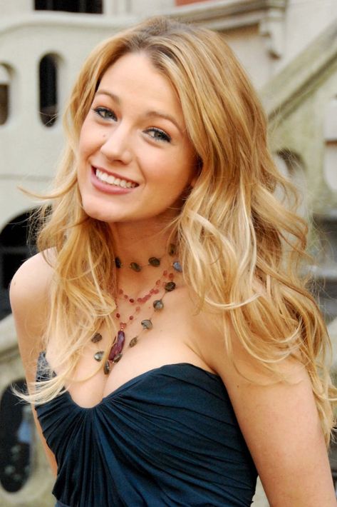 Blake Lively is an American actress and her full name is Blake Ellender lively. She appears in the CW teen-drama T.V series called gossip girl. Blake Lively Hair, Blake Lovely, Blake Lively Style, Serena Van Der, Gossip Girls, Vacation Hairstyles, Serena Van, Serena Van Der Woodsen, Zadar