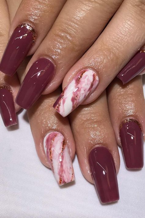 As the air gets colder, it’s the perfect time for moody manicure designs. Red wine nails are a fabulous choice for this season. The deep, dark red is so sultry and sexy that we just can’t get enough of it! The best thing about these red wine nails is that they’re versatile and come in hundreds of colors, meaning there will be at least one choice that looks gorgeous with your skin tone. Double Colour Nail Art, Autumn Nails Cherry Red, Burgundy Gel Nails Ideas, Mulled Wine Nail Color, Gel Nail Paint Designs, Makeup With Wine Dress, Wine Marble Nails, Nail Art Designs Dark Colors, Wine Nails With Design