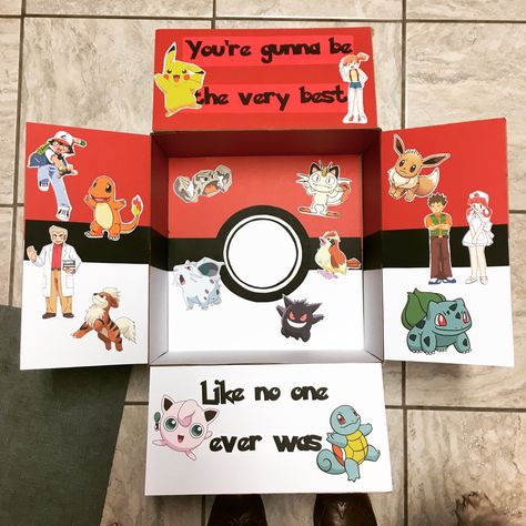 Gamer Care Package, Gift Box Ideas Boyfriend, Pokemon Box Diy, Pokemon Care Package, Pokemon Valentine Box Ideas, Pokemon Gifts For Boyfriend, Pokemon Gift Ideas, Pokemon Christmas Gifts, Care Package Decorating