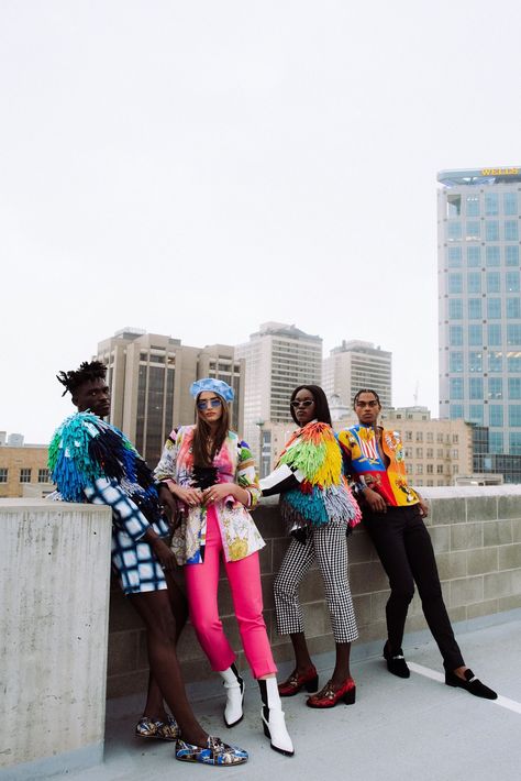 Fashion Photography Group Poses, Group City Photoshoot, Rooftop Photography Ideas, Edgy Group Photoshoot, Group Fashion Photoshoot, Rooftop Fashion Photography, Neon Group Photoshoot, Rooftop Group Photoshoot, Colorful Group Photoshoot