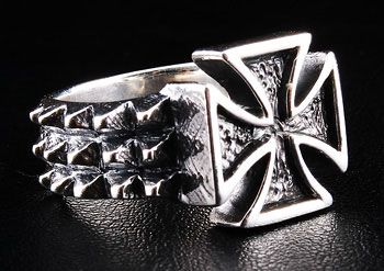 Nice ring <3 Iron Cross Ring, Biker Rings Mens, Riding Bikes, Mens Band Rings, Iron Cross, Biker Jewelry, Biker Rings, Steel Cross, Rock Punk