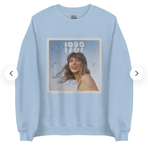 Taylor Swift 1989 Taylor’s Version Merch. Sweatshirt Ours Taylor Swift, Tie Dye Crewneck Sweatshirts, Taylor Swift Outfits, Taylor S, Taylor Swift 1989, Boho Outfits, Taylor Swift, Swift, Crew Neck Sweatshirt