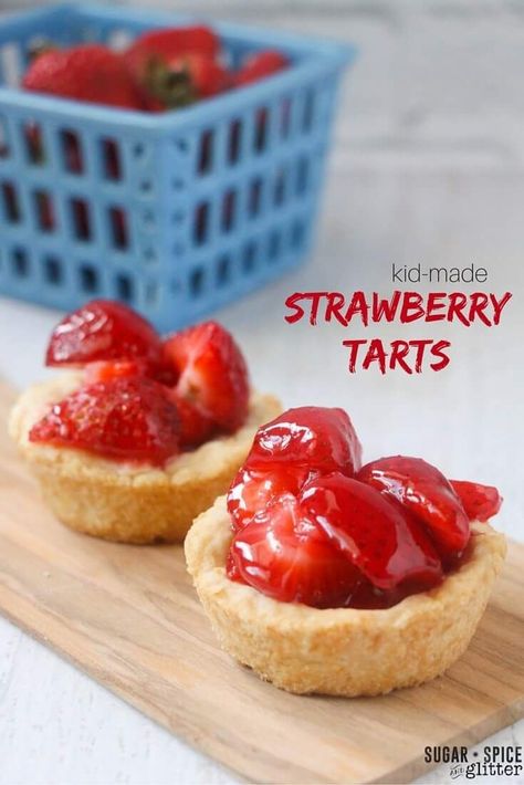 These are the perfect kid-made strawberry tarts, with a fail-proof pie crust and easy glaze. The buttery crust melts in your mouth without bing crumbly, while the strawberries remain crisp and juicy while covered in that perfectly-sweet glaze. Portuguese Bakery, Strawberry Tart Recipe, Small Pies, Strawberry Tarts Recipe, French Yogurt Cake, Strawberry Tarts, Strawberry Cheesecake Recipe, Strawberry Tart, Treats Recipes