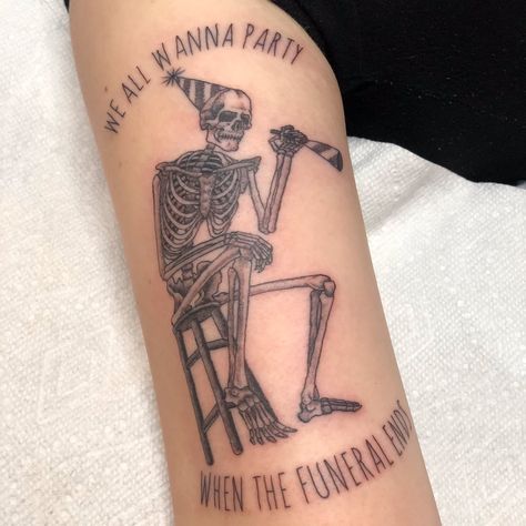 masena on Twitter: "don’t think words could sum up just how much this band means to me so I won’t even try. kill all your friends. 🖤  tattoo by dean fleischmann… https://t.co/zOCGTB80Wt" Talon Tattoo, Kiss Me Goodbye, Friends Tattoo, Tarot Tattoo, Skeleton Tattoos, Fire Tattoo, Knee Tattoo, Under My Skin, Sum Up