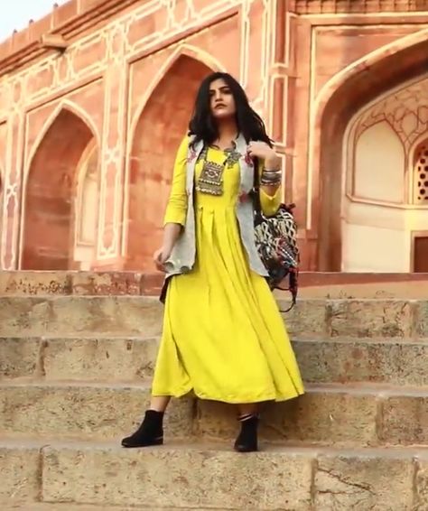 Kritika Khurana Boho Outfits, Krithika Khurana, Rajasthan Outfits, Jaipur Outfit, Bandhani Suit, Kritika Khurana, Indian Fashion Bloggers, Indo Western Outfits For Women, Rajasthan Tour