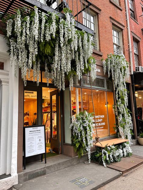 Flowers Interior Design, Nyc Florist, Flower Shop Design, Soho New York, Floral Installations, Hilton Hotels, Flower Installation, Florist Shop, Event Flowers