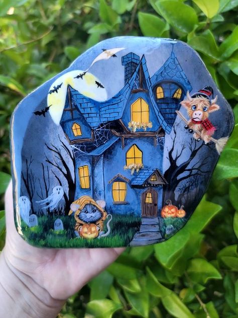 painting rocks! | 🕸🦇🪦👻🐂🐁 | Facebook Inspirational Rock Painting Ideas, Bat Rock Painting, Spooky Rock Painting, Scary Halloween Rock Painting Ideas, Haunted House Rock Painting, Halloween Themed Painted Rocks, Rock Painting Ideas, Inspirational Rocks, Painting Rocks