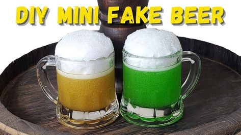 How to make fake beer in mini mugs Food Props Diy, Mini Drinks, St Patricks Day Drinks, Beer Decorations, Drink Display, Fake Food Props, Diy Beer, Beer Cake, Mug Crafts